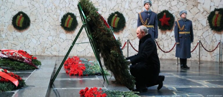 Ukraine-Updates: Putin vergleicht die Ukraine mit der Schlacht von Stalingrad