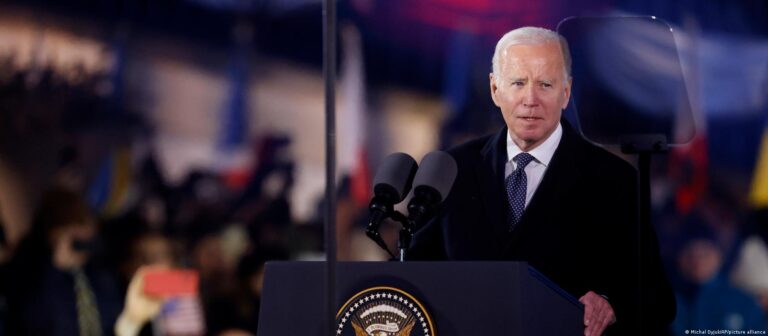 Joe Biden in Polen sagt, die Ukraine stehe frei