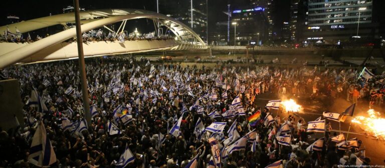Israel: Netanjahu entlässt Verteidigungsminister, es kommt zu Protesten