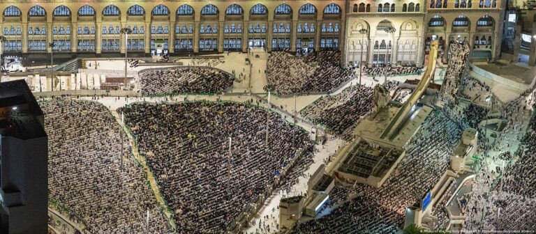 Eid al-Fitr beginnt für sunnitische Muslime, während Schiiten warten