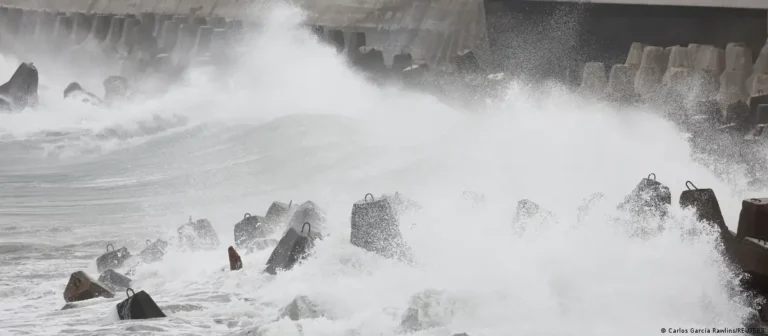 Taiwán: El tifón Koinu trae vientos “récord”