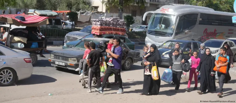 Israel-Hamas-Krieg: Tausende Gaza-Bewohner fliehen aus dem Norden