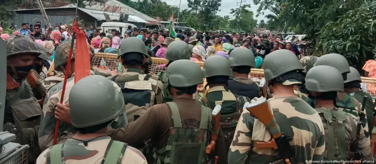 Indien: Die Polizei von Manipur eröffnet das Feuer auf „Mob“, es wurden Todesfälle gemeldet