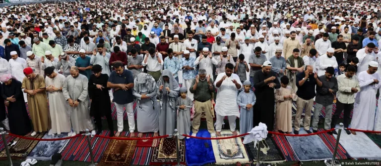 Eid al-Fitr: Muslime begehen das Ende des heiligen Monats Ramadan